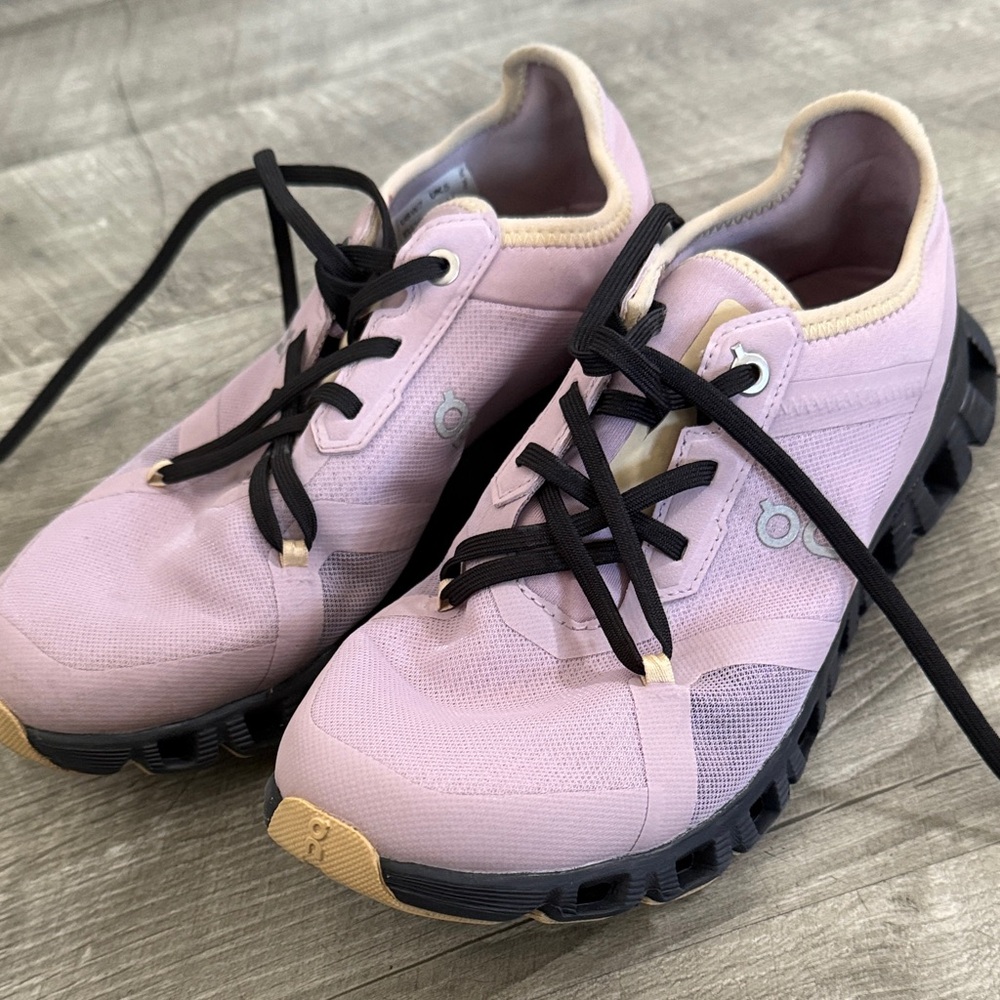 Women On cloud sneakers